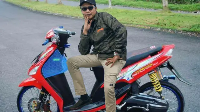 7 Editan Foto Gofar Hilman Naik Motor Ini Kocak Banget