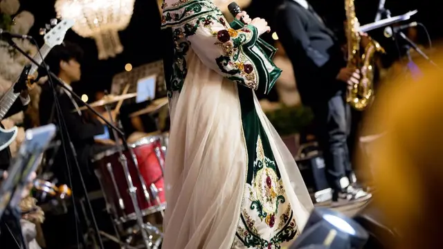 Gaya Kondangan Melly Goeslaw