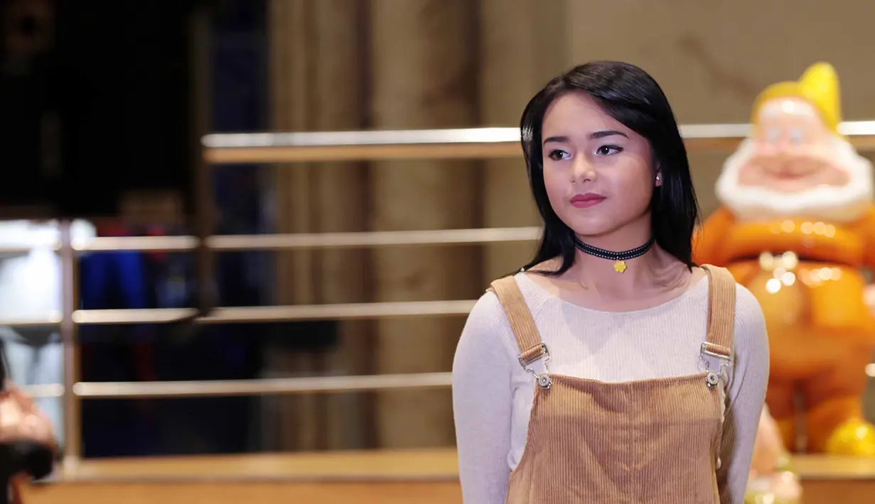 Manda mencoba menekuni dunia tarik suara. Tidak main-main dengan peran barunya itu. Belakangan, ia serius menyiapkan singel baru. Inikah Jatuh Cinta menjadi single terbaru Manda. (Deki Prayoga/Bintang.com)