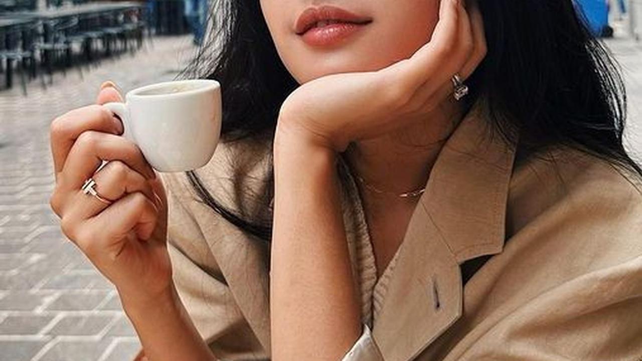 Modis! Intip Gaya Maudy Ayunda saat Jalan-jalan di Italia, Kece Banget