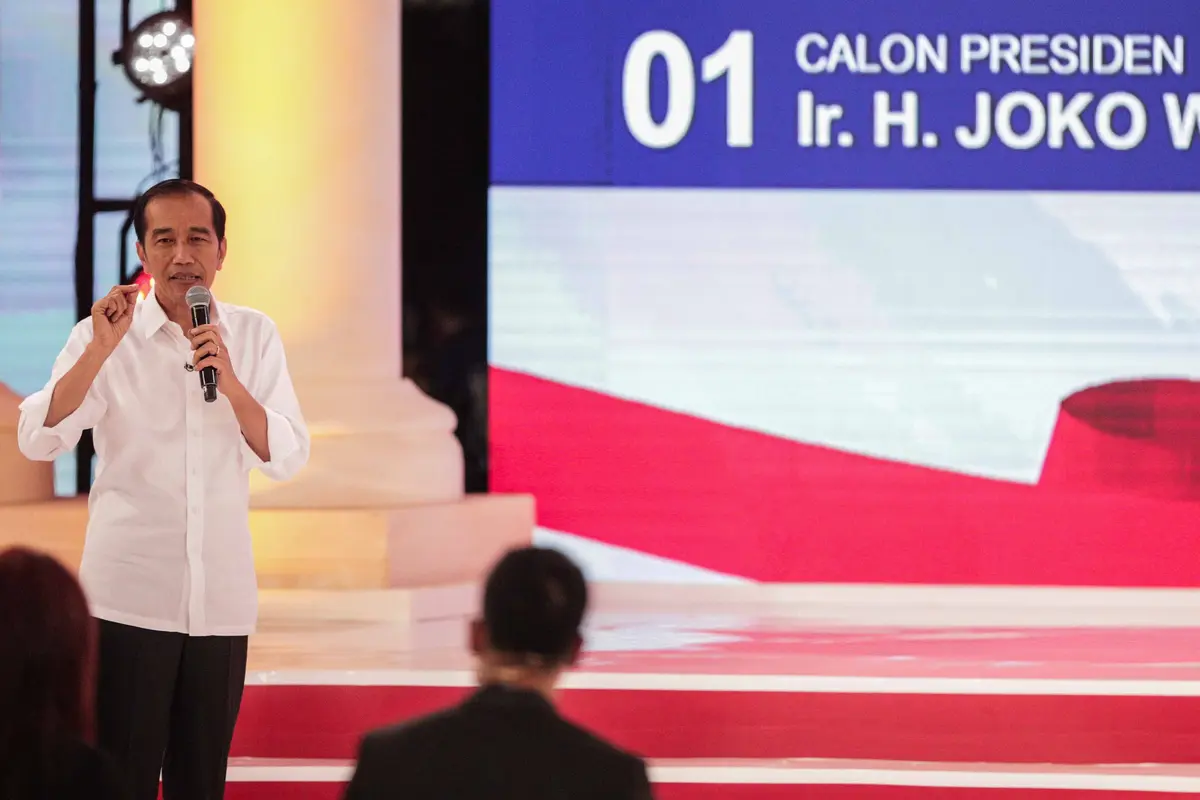 Gaya Jokowi dan Prabowo Saat Debat Kedua Capres