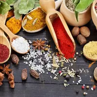 Bukan cuma bisa membuat makanan mama menjadi lebih enak, bumbu dapur ini juga bisa bikin wajah kamu tambah cantik. (Foto: hmicronpowder.com)