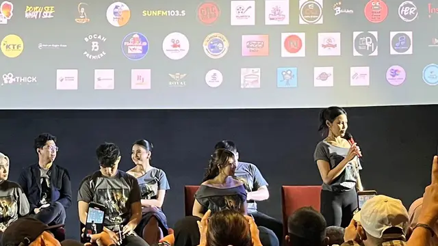 Shafa Afisah (Berdiri) dalam konferensi pers dan screening film "Lingsir Wengi Motel Malioboro" di kawasan Jakarta pada (14/10/2026)/ (Liputan6.com/Afradhiya N. R)