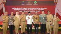Wakil Gubernur Jawa Barat (Jabar) Uu Ruzhanul Ulum saat menghadiri Rapat Koordinasi Teknis Perencanaan Pembangunan (Rakortekrenbang) Tahun 2020 Regional 2 di Hotel Grand Aquilla, Kota Bandung.