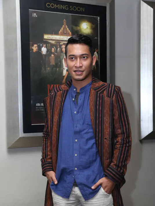 Di film ke enamnya, finalis Abang None Jakarta 2008 ini bermain dalam film Midnight Show. Ia memerankan tokoh Guntur, tukang bajak film di tahun 80an. (Nurwahyunan/Bintang.com)
