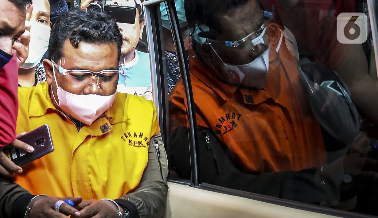Wali Kota Tanjung Balai M Syahrial (MS) usai menjalani pemeriksaan di Gedung KPK, Jakarta, Sabtu (24/4/2021). KPK resmi menahan M Syahrial karena diduga kuat telah menyogok penyidik KPK, Stepanus Robin Pattuju, senilai Rp 1,5 miliar. (Liputan6.com/Johan Tallo)