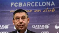 Presiden Barcelona, Josep Maria Bartomeu, membantah klubnya mengalami krisis keungan dan harus menjual trio MSN. (Reuters/Juan Medina)