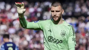 Maarten Paes Masuk Skuad Ajax, Peluang Jadi Starter di Conference League