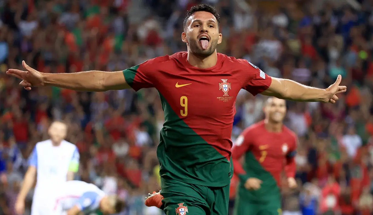 Raihan tiga poin membuat Portugal nyaman di puncak klasemen dengan 21 poin, hasil tujuh kemenangan dari tujuh laga, alias sempurna. Selisih gol Seleccao das Quinas juga menjadi yang terdepan, yakni sudah mencetak 27 gol dan hanya kemasukan dua gol. (AP Photo/Luis Vieira)