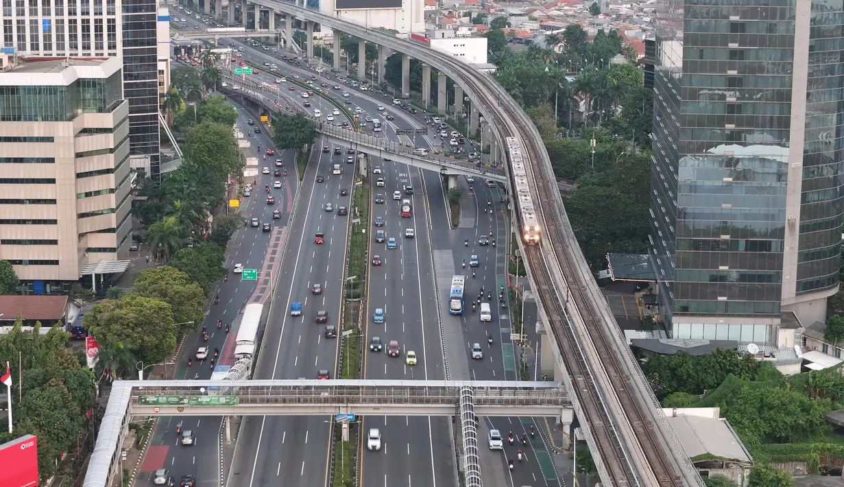 Jumlah tersebut meningkat 32.640 pengguna atau sekitar 72 persen dibanding rata-rata pengguna akhir pekan di bulan Agustus yang mencapai 45.647 orang. (merdeka.com/Arie Basuki)