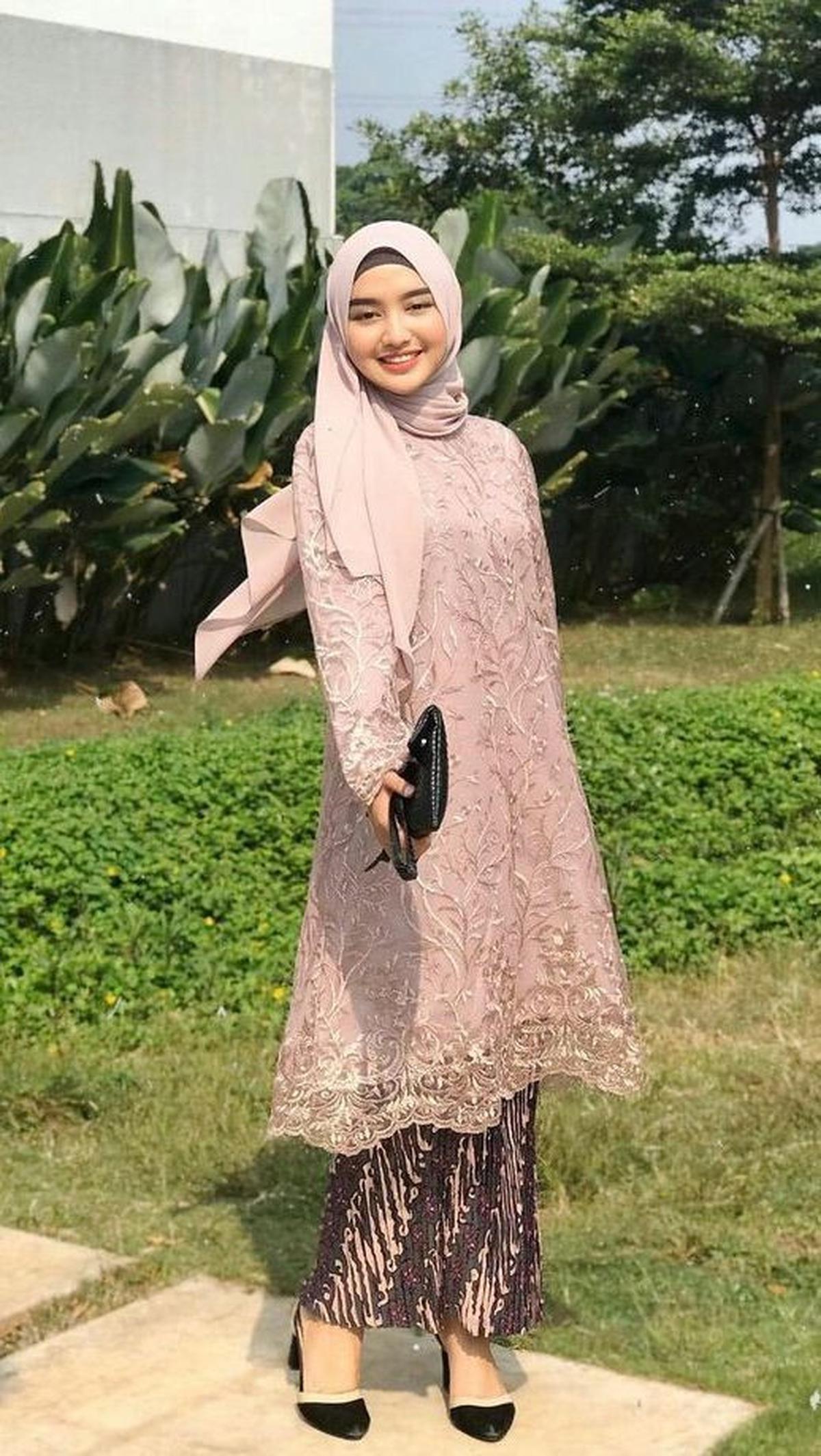 9. Kebaya Lesti Payet Hijab Modern&nbsp;<br>