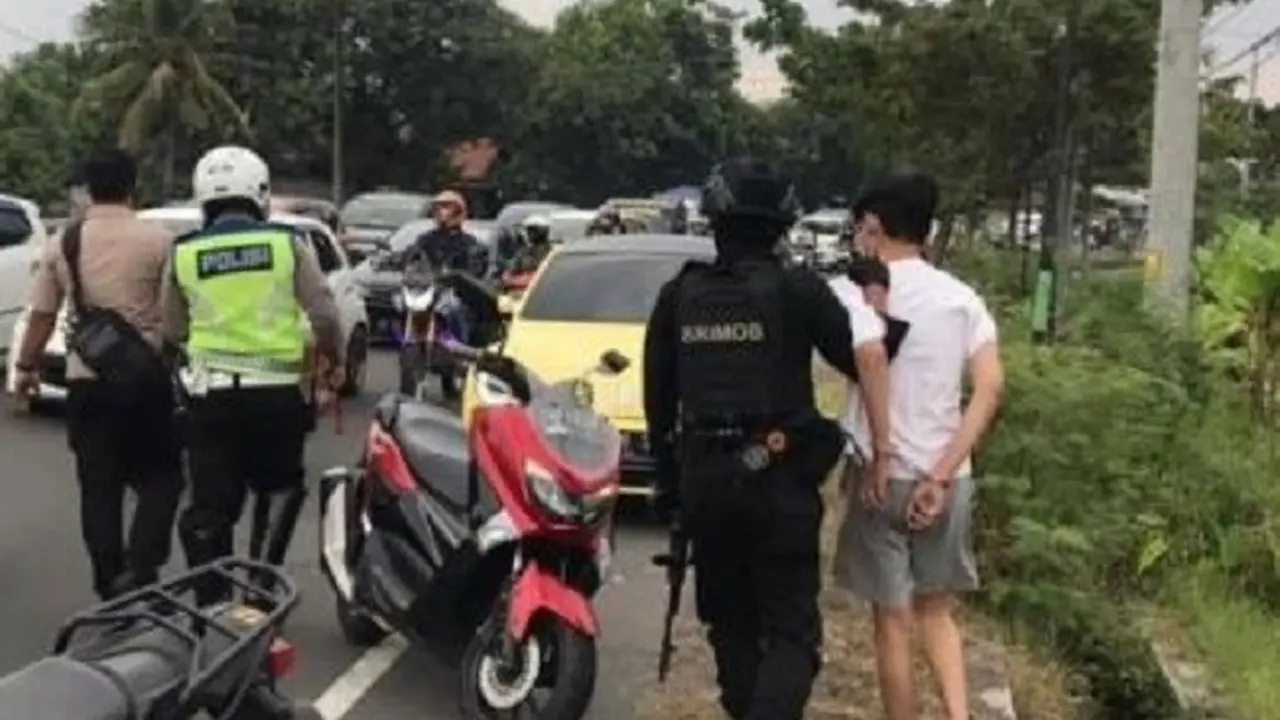 VW Kuning Terobos Penyekatan
