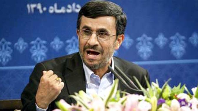 Presiden Iran Mahmoud Ahmadinejad dalam konferensi pers di Teheran, 7 Juni 2011. Ahmadinejad mencap FIFA sebagai 