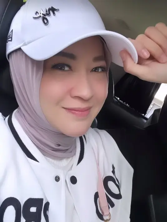 <p>Okie Agustina siap lahir batin untuk menjalani sidang cerai perdana dengan Gunawan Dwi Cahyo di Pengadilan Agama Bogor Jawa Barat, 20 November 2023. (Foto: Dok. Instagram @okieagustina_)</p>