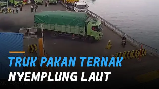 VIDEO: Detik-Detik Truk Pakan Ternak Nyemplung Laut di Pelabuhan Merak