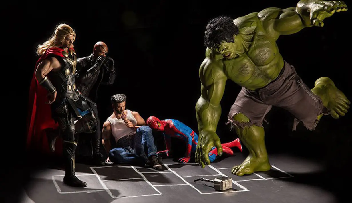 Hulk dan kawan-kawan sedang asyik bermain taplak. (boredpanda.com)