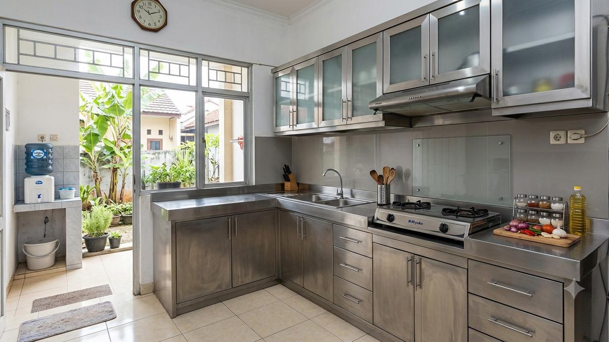 7 Material Kitchen Set yang Mudah Dibersihkan, Tak Capek saat Bersih-Bersih Setelah Masak