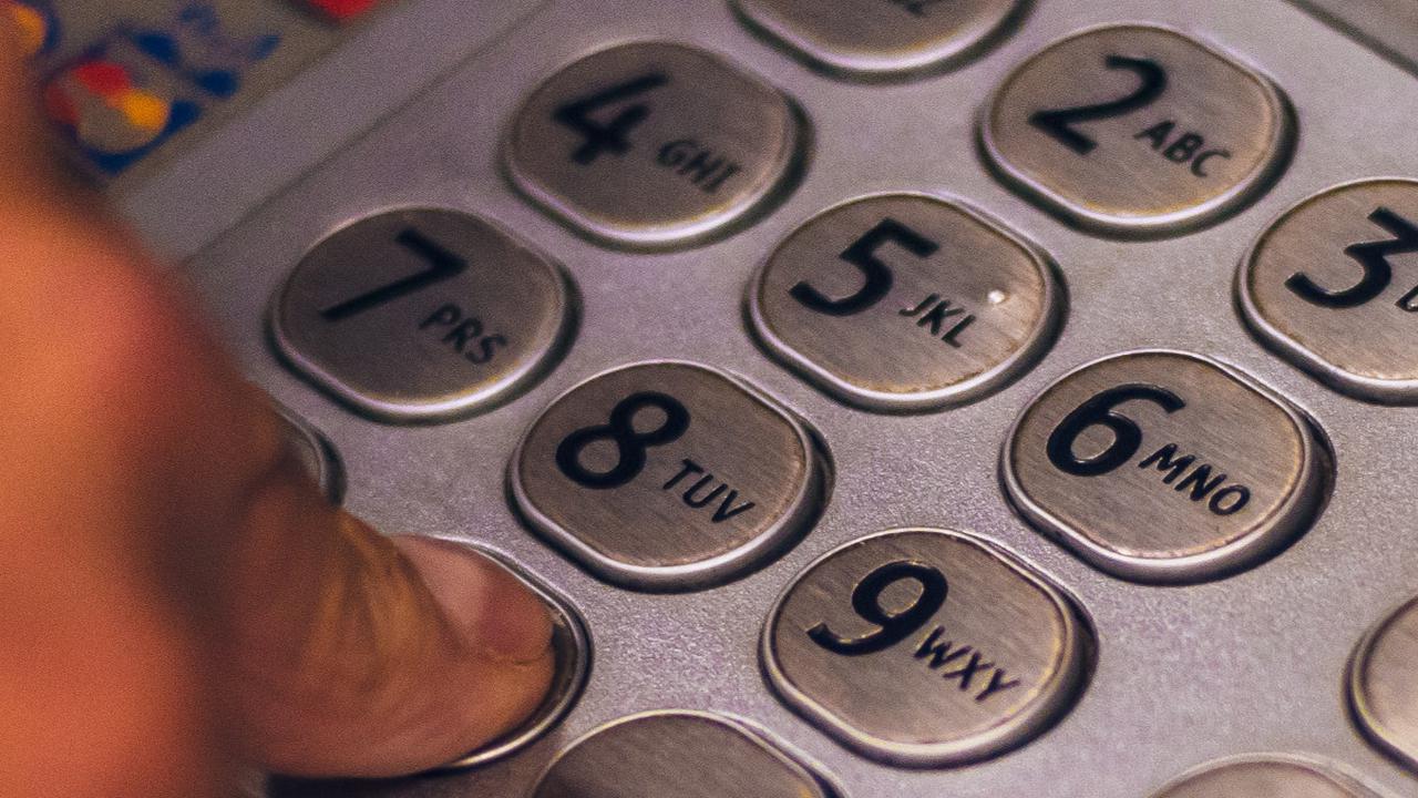 Berikut panduan yang harus dilakukan nasabah jika kartu debit tertelan di mesin ATM: