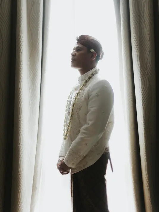 <p>Nino RAN resmi menanggalkan status lajang dengan menikahi Dhabitannisa Auni. Akad nikah keduanya telah dilangsungkan pada hari ini, Jumat (20/9/ 2024) pagi. (Foto: thebridestory)</p>