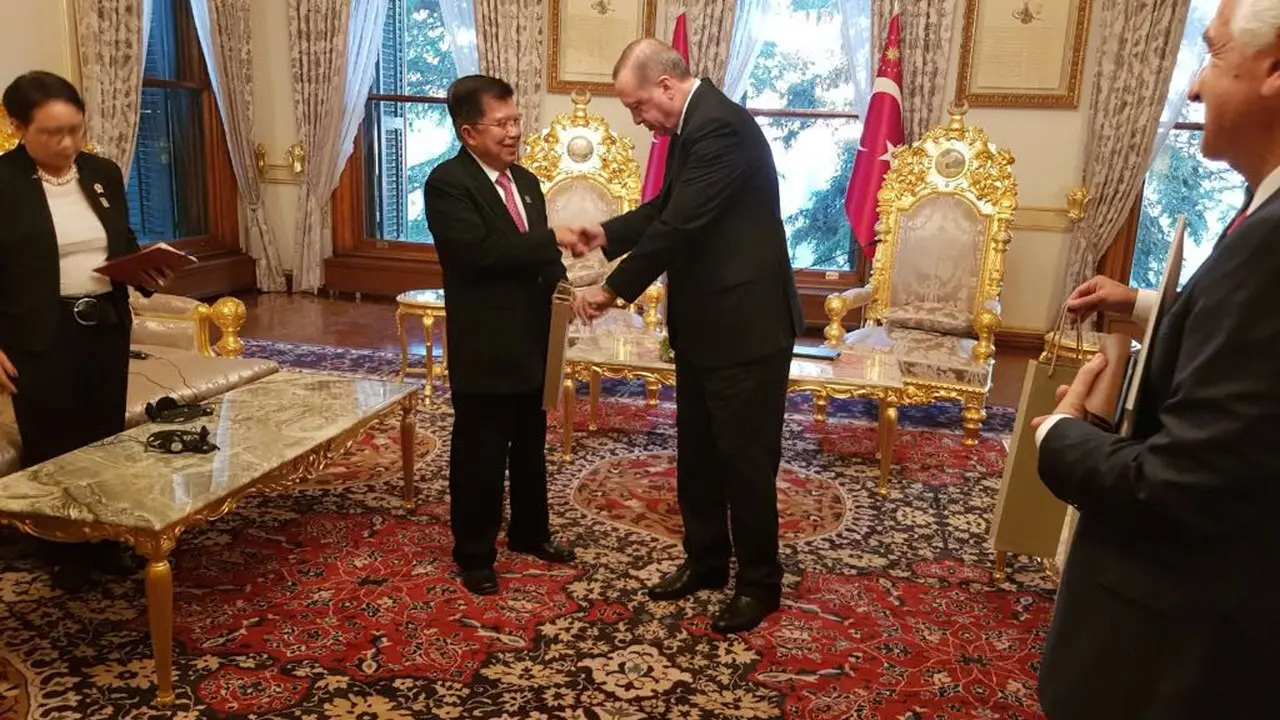 Pertemuan bilateral Presiden Turki Recep Tayyip Erdogan dengan Wakil Presiden M. Jusuf Kalla di Istana Mabeyn Istanbul. (Dok Setwapres)