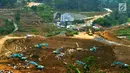 Alat berat mengerjakan proyek pembangunan Bendungan Ciawi di Desa Gadog, Bogor, Jawa Barat, Kamis (22/08/2019). Bendungan Ciawi dibangun untuk mengendalikan banjir di kawasan DKI Jakarta. (Merdeka.com/Arie Basuki)