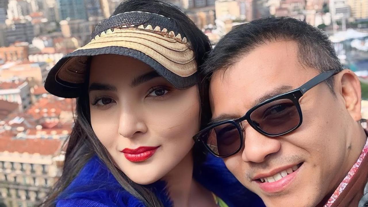 5 Potret Mesra Ashanty dan Anang Hermansyah Liburan di Monaco, Tampil Serasi