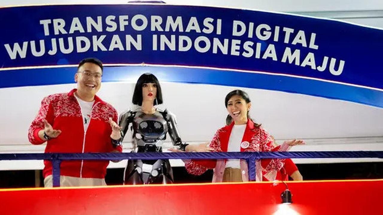 Truk Digital Kemkomdigi Curi Perhatian dalam Karnaval HUT RI ke-80, Tampilkan Robot AI, Ponsel Raksasa dan Satelit SATRIA-1