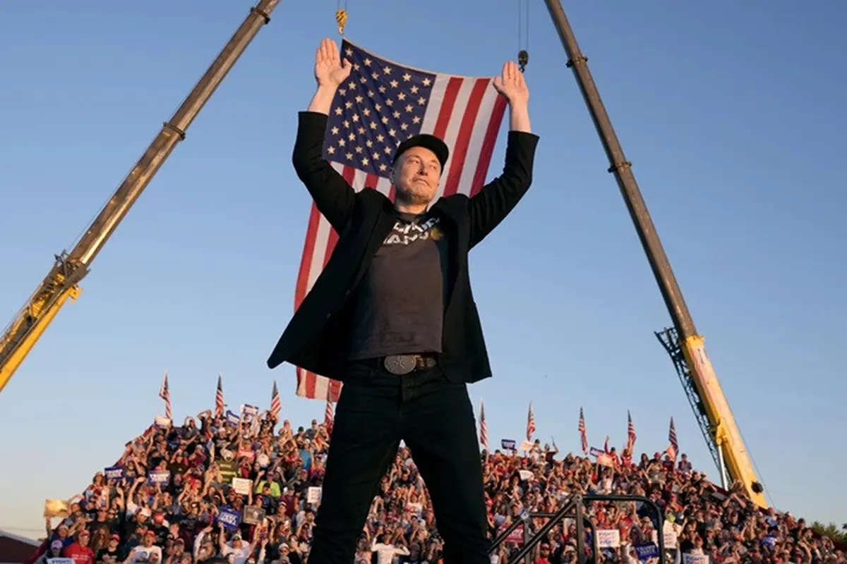 CEO Tesla and Space Elon Musk dalam acara kampanye Donald Trump di Butler Farm Show, Pennsylvania, Amerika Serikat pada Sabtu (5/10/2024).