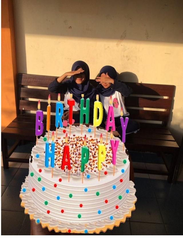 Wanita Ini Minta Diedit Foto Agar Hilangkan Bola, 6 Hasilnya Bikin Cengengesan