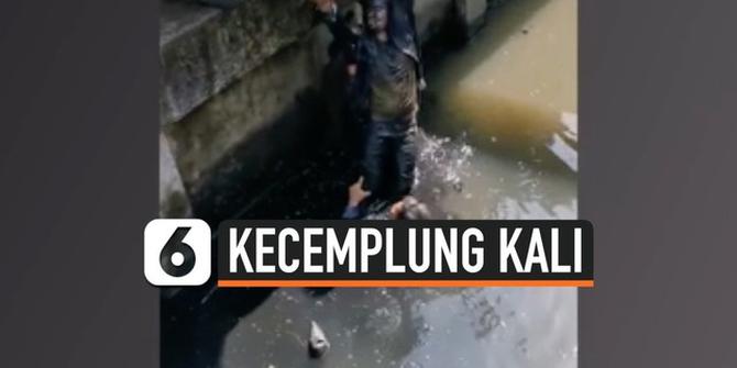 VIDEO: Detik-Detik Penyelamatan Pria Terlempar ke Kali Kotor