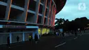 Warga berolahraga di kawasan Stadion Utama Gelora Bung Karno (SUGBK), Jakarta, Kamis (9/2/2023). Sejak pemerintah mengumumkan tidak ada lagi pembatasan sosial skala besar (PSBB), warga kian antusias untuk berolahraga seperti lari, senam, dan jalan santai. (merdeka.com/Imam Buhori)