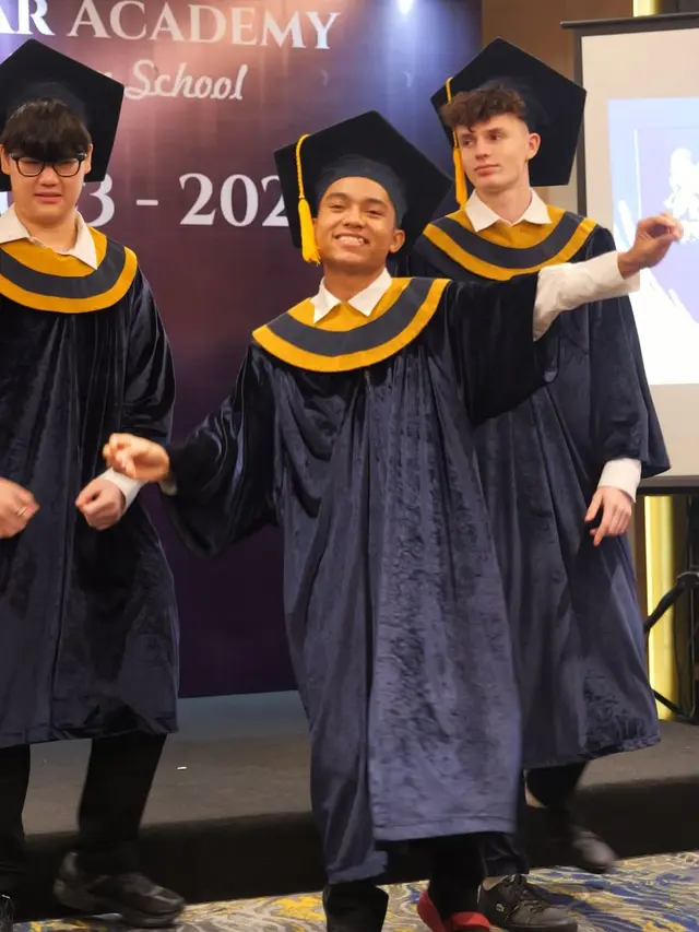 Betrand Peto Wisuda SMA
