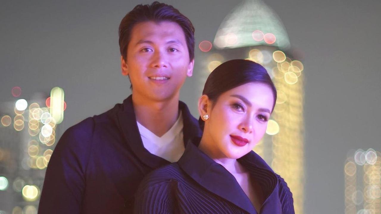 Syahrini dan Reino Barack