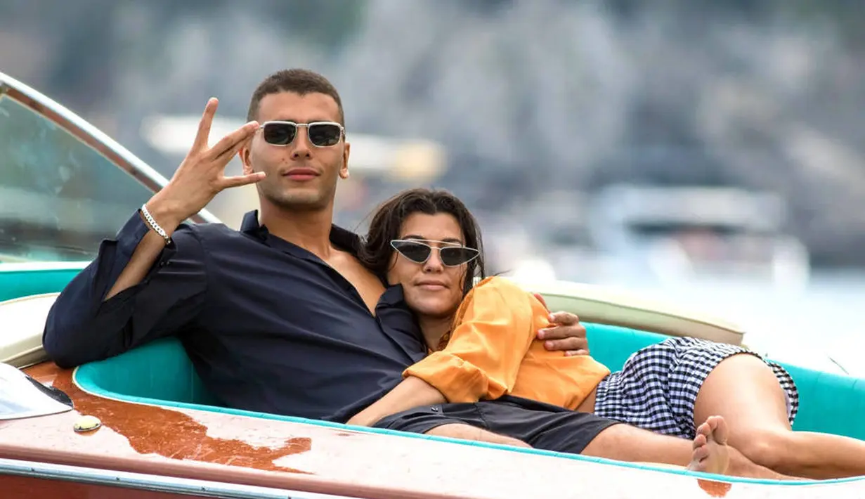 Tak bisa dipungkiri bahwa Kourtney Kardashian benar-benar bahagia menjalani hubungan dengan kekasihnya, Younes Bendjima. (E! News)