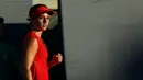 Catherine Bellis merayakan pukulan bola yang masuk saat melawan Alize Cornet dari Prancis di Bank of the West Classic di Stanford, California (31/7). Bellis merupakan petenis profesional Amerika Serikat lahir 8 April 1999. (AFP Photo/Lachlan Cunningham)