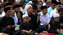 Keputusan itu diambil usai Kementerian Agama melakukan pemantauan hilal di 117 titik yang tersebar di seluruh Indonesia dan sidang isbat penentuan 1 Syawal 1444 Hijriah pada Kamis (19/3/2026). Tampak dalam foto, ribuan umat Muslim usai melaksanakan rangkaian salat Idulfitri 1447 Hijriah di Lapangan Utama Stadion Pakansari, Cibinong, Kabupaten Bogor, Jawa Barat, Sabtu (21/3/2026). (Kapanlagi.com/Budy Santoso)
