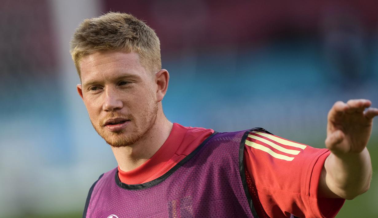 Kevin De Bruyne. Gelandang Timnas Belgia ini sudah mencetak 21 gol dalam 80 caps untuk Red Devils. Namun belum satu gol pun dicetaknya dalam 5 laga di ajang Euro yang diikutinya, yaitu Euro 2016 dan Euro 2020 ini. Dirinya baru mampu membuat 3 assist di dua edisi tersebut. (Foto: AP/Martin Meissner)