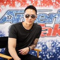 "Itu sih yang ditakutkan. Karena gue harus lolos dengan cepat dan aman dalam 90 detik. Kalau nggak, bakalan kebakar dan ketusuk sama tombak setinggi 1,5 meter," tulis Demian lebih lanjut. (Instagram/_demianaditya_)