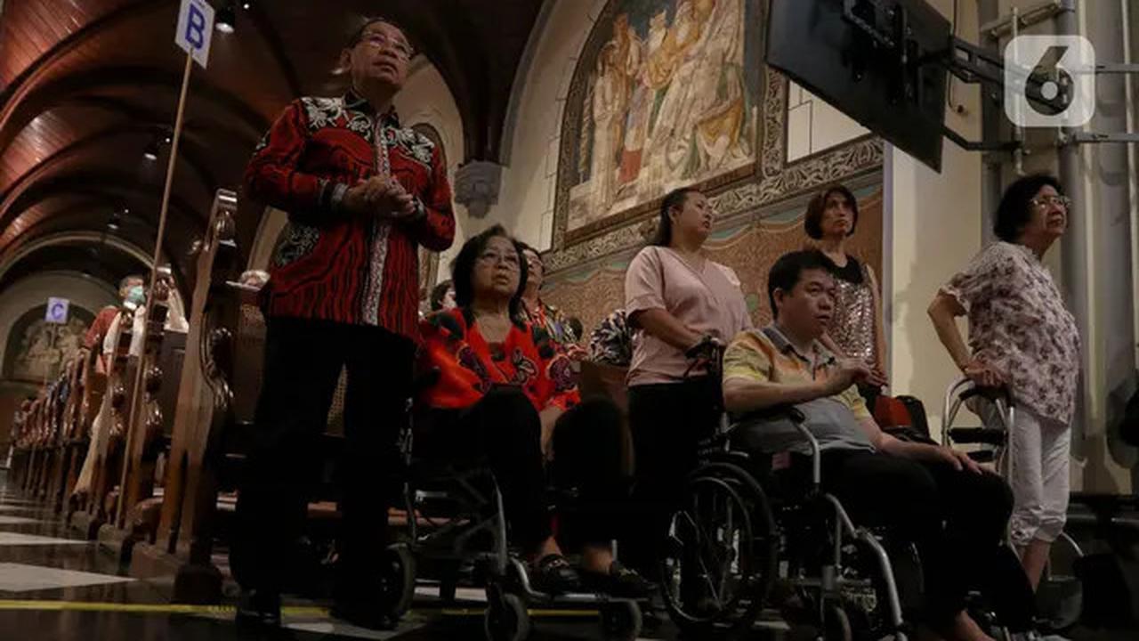 Khidmat, Misa Malam Natal di Gereja Katedral Jakarta