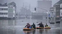 Banjir di Jerman. Ribuan warga dievakuasi. Banyak korban jiwa dari  North Rhine-Westphalia and Rhineland-Palatinate. Dok: AP Photo/Valentin Bianchi