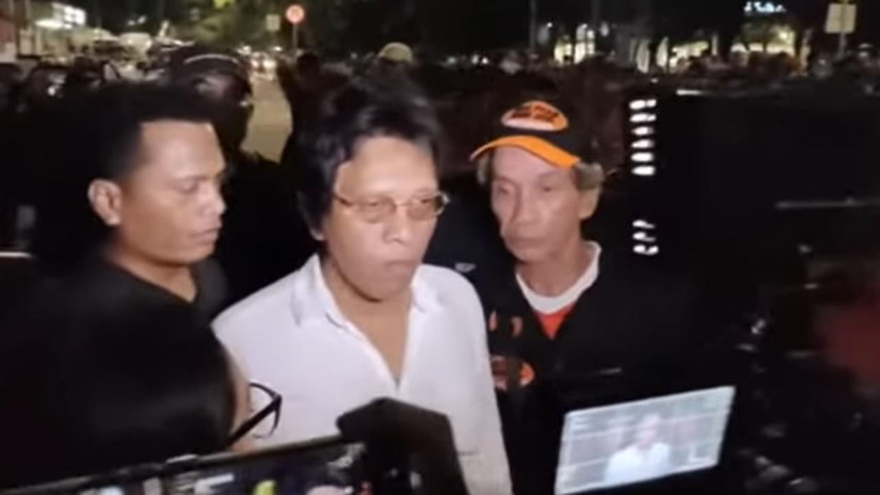 VIDEO: Menyala Orasi Adian Depan KPK Usai Hasto PDIP Ditahan, Ungkit Musuh Bangunkan Banteng