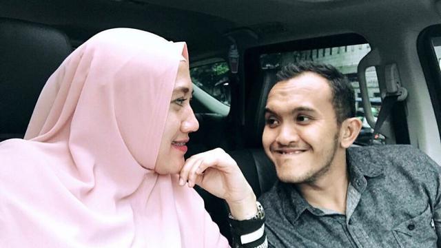 Diisukan Cerai, Ini 6 Potret Kenangan Caisar YKS dan Almaratu Intan