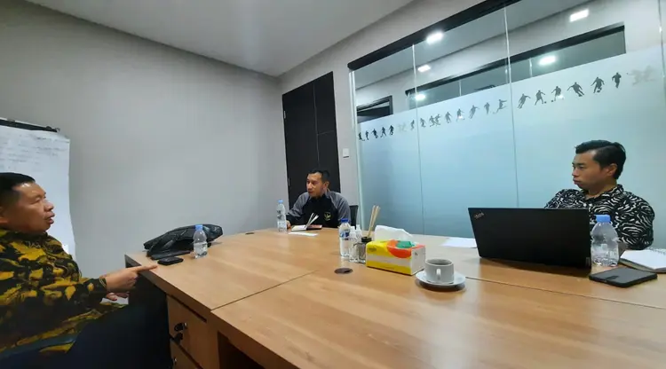 Auditor Ernts & Young mendatangi Kantor PSSI.