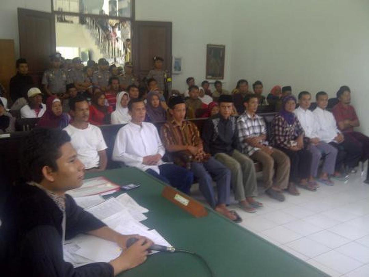 Ratusan warga bawa keranda mayat dan kambing ke PN Mungkid