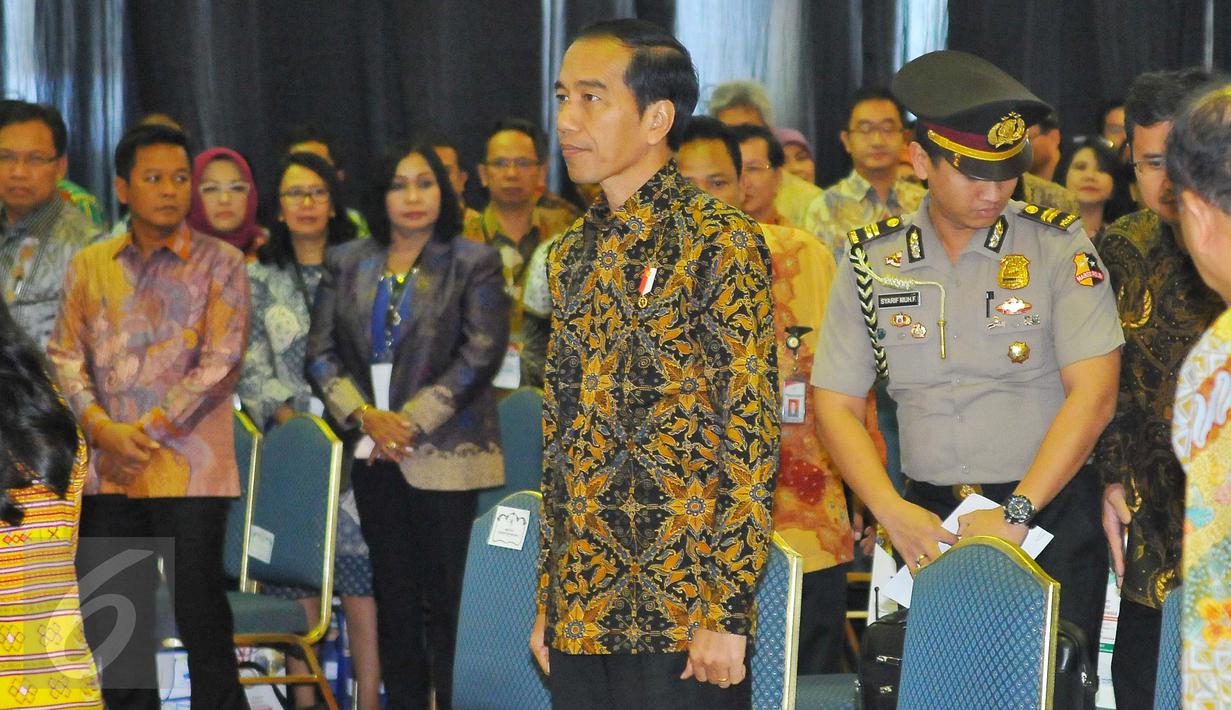Presiden Joko Widodo (Jokowi) menghadiri acara pembukaan Konferensi Forum Rektor Indonesia 2017 di JCC, Jakarta, Kamis (2/2). Konferensi tersebut bertema "Mewujudkan Amanat Konstitusi Pendidikan Nasional". (Liputan6.com/Angga Yuniar)