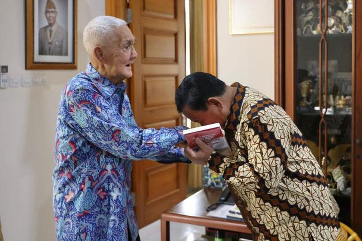Pemerintah Minta Kibarkan Bendera Setengah Tiang Selama 3 Hari Atas Wafatnya Try Sutrisno