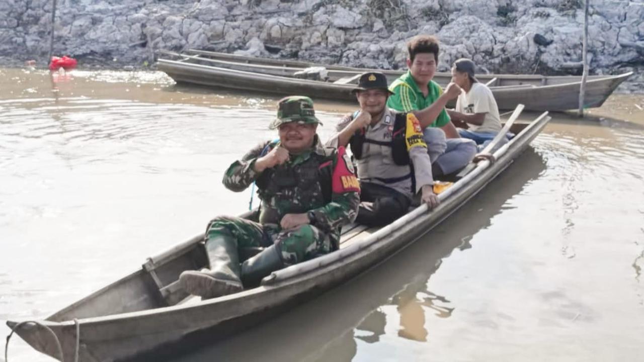 Penuh Tantangan, TNI-Polri Susuri Sungai Nilo Sampaikan Pesan Pilkada Damai ke Warga