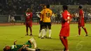 Legenda sepak bola Indonesia tidak berdaya saat berlaga melawan para mantan pemain dunia di Stadion GBK Jakarta, (7/6/2014). (Liputan6.com/Helmi Fithriansyah)
