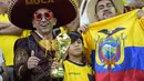 Pendukung Ekuador bersorak sebelum dimulainya pertandingan grup A Piala Dunia antara Qatar dan Ekuador di Stadion Al Bayt di Al Khor, Qatar, Minggu, 20 November 2022. (AP Photo/Darko Bandic)
