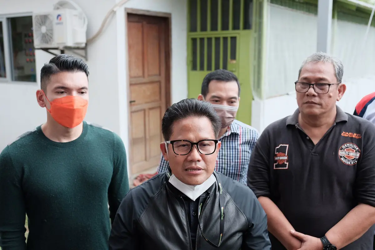Wakil Ketua DPR RI Muhaimin Iskandar saat meninjau penangkaran burung Murai Batu